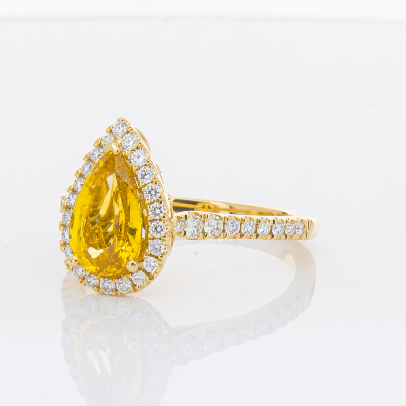 18ct Yellow Gold 4.71ct Golden Sapphire & Diamond Sierra Ring-Ring-Walker & Hall