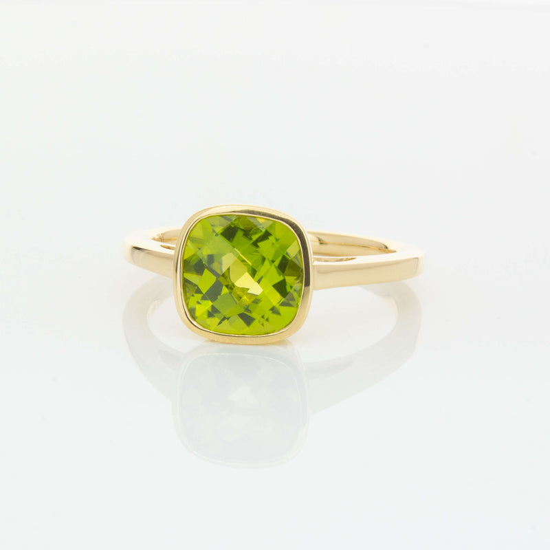 18ct Yellow Gold Peridot Ring-Ring-Walker & Hall