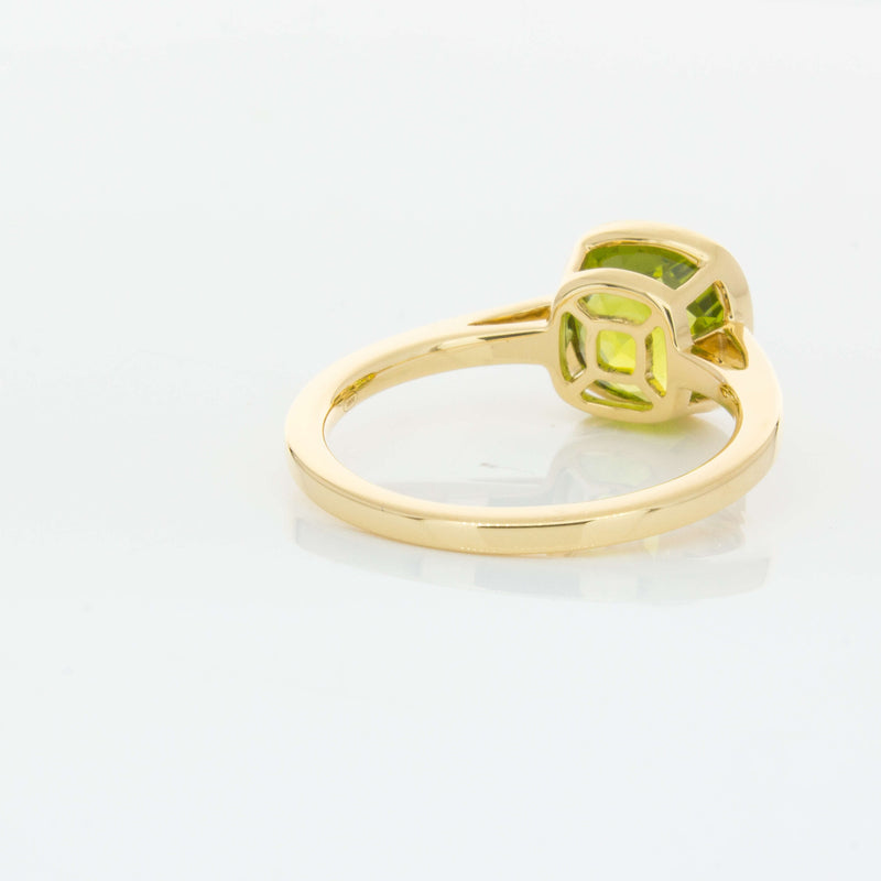18ct Yellow Gold Peridot Ring-Ring-Walker & Hall