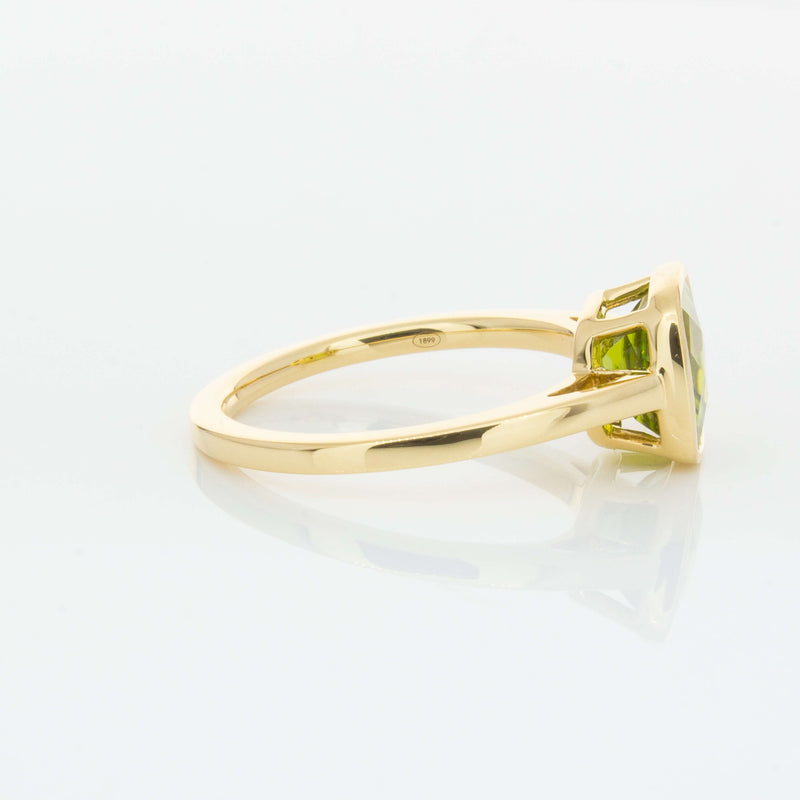 18ct Yellow Gold Peridot Ring-Ring-Walker & Hall