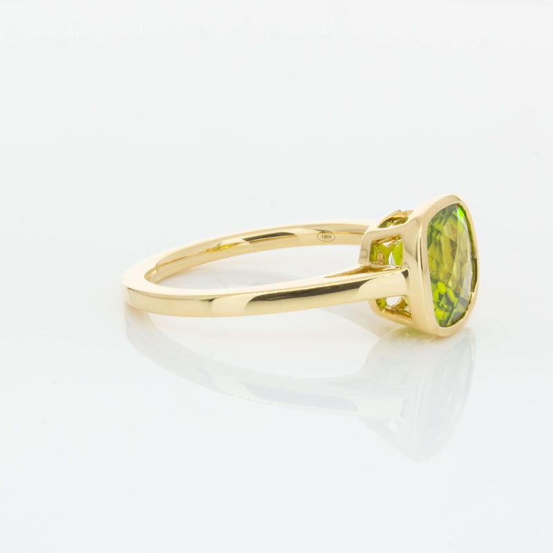 18ct Yellow Gold Peridot Ring-Ring-Walker & Hall