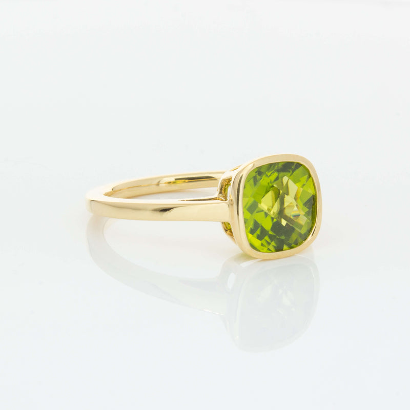 18ct Yellow Gold Peridot Ring-Ring-Walker & Hall