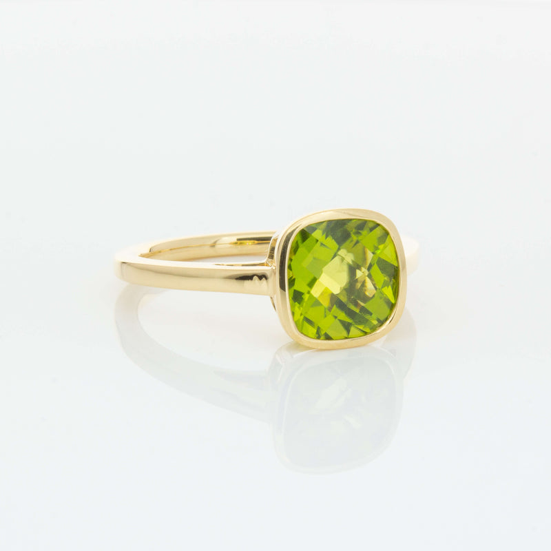 18ct Yellow Gold Peridot Ring-Ring-Walker & Hall