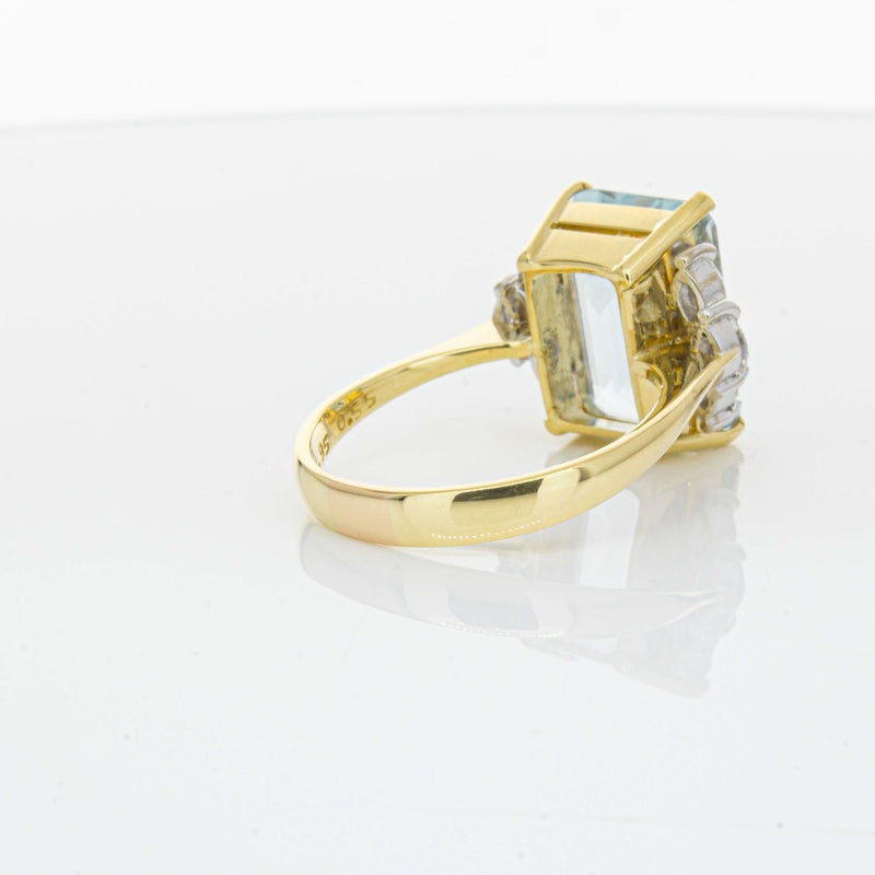 Deja Vu 18ct Yellow Gold 19.00ct Aquamarine & Diamond Ring-Ring-Walker & Hall