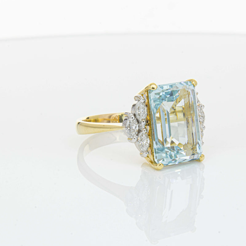 Deja Vu 18ct Yellow Gold 19.00ct Aquamarine & Diamond Ring-Ring-Walker & Hall