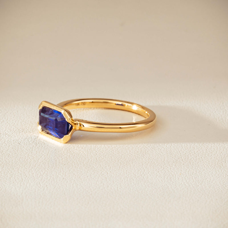 18ct Yellow Gold 2.11ct Sapphire Elle Ring-Ring-Walker & Hall