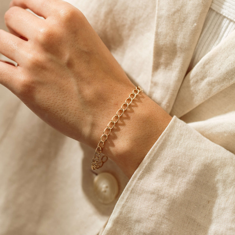 9ct Yellow Gold Curb Link Bracelet 18.5cm - Bracelet - Walker & Hall
