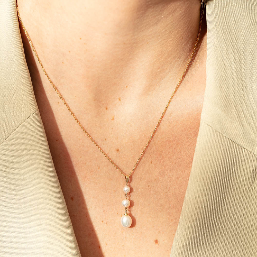 Rosalind Round Horse Pendant & Pearl Necklace main image 1