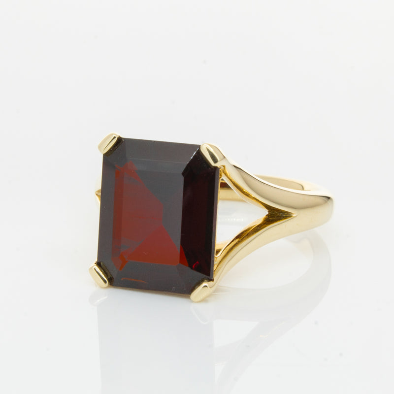 14ct Yellow Gold Garnet Verona Ring-Ring-Walker & Hall