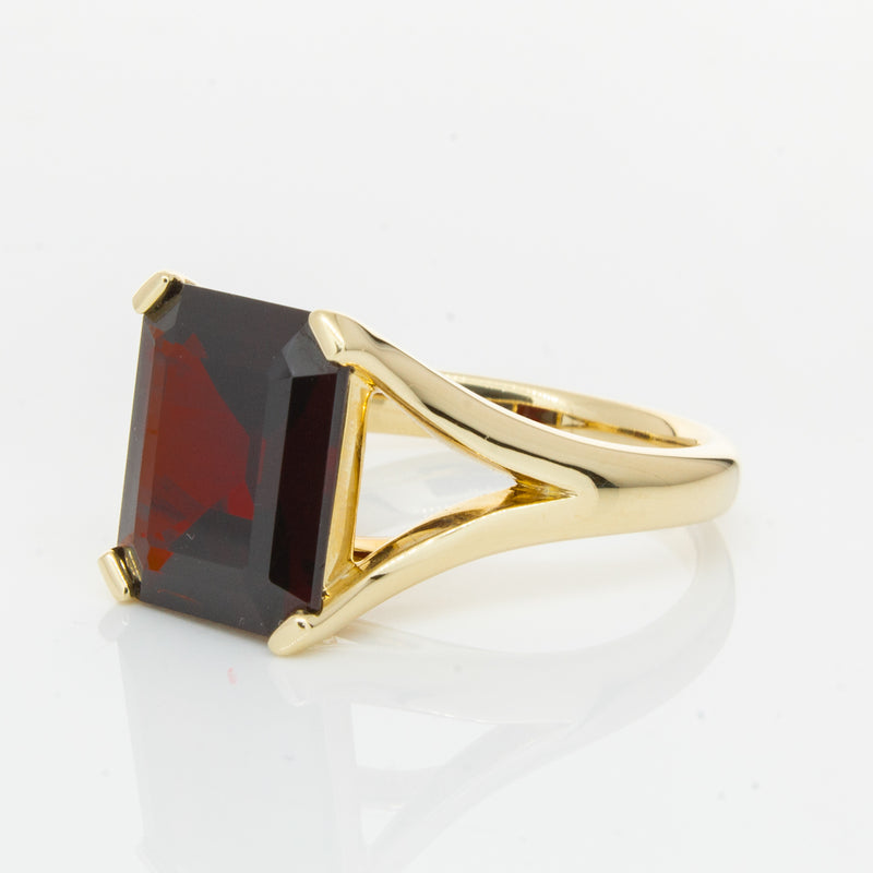14ct Yellow Gold Garnet Verona Ring-Ring-Walker & Hall