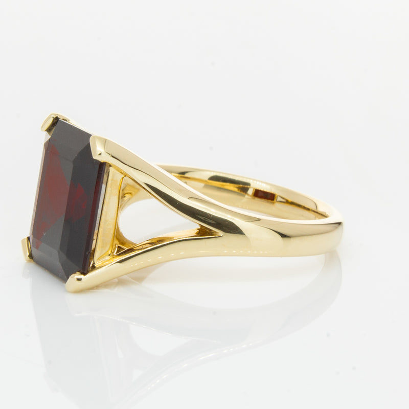 14ct Yellow Gold Garnet Verona Ring-Ring-Walker & Hall