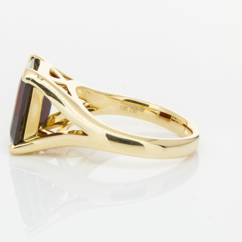 14ct Yellow Gold Garnet Verona Ring-Ring-Walker & Hall