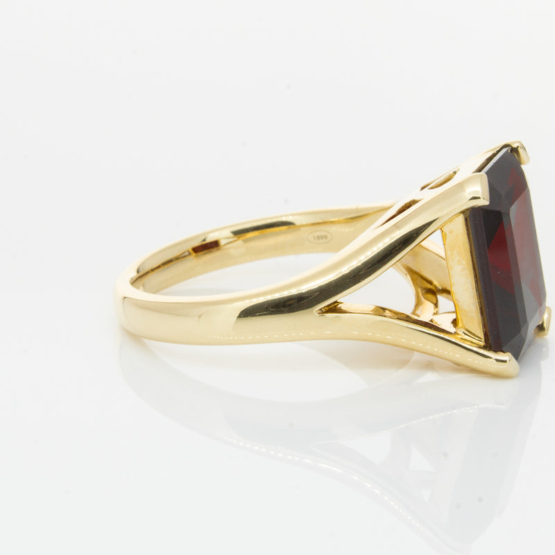 14ct Yellow Gold Garnet Verona Ring-Ring-Walker & Hall