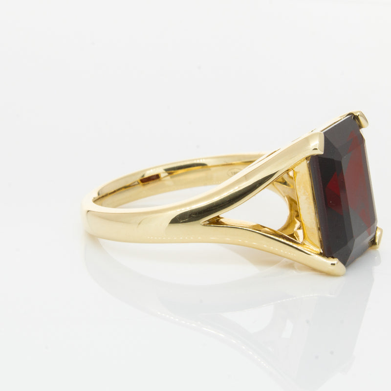 14ct Yellow Gold Garnet Verona Ring-Ring-Walker & Hall
