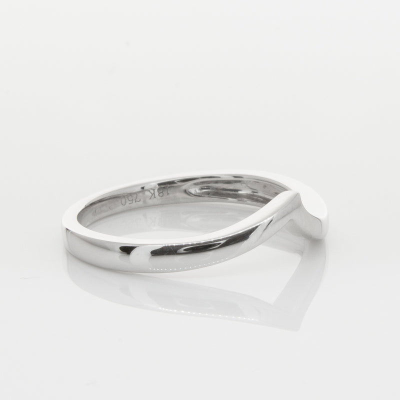 18ct White Gold Fitted Solstice Band-Ring-Walker & Hall